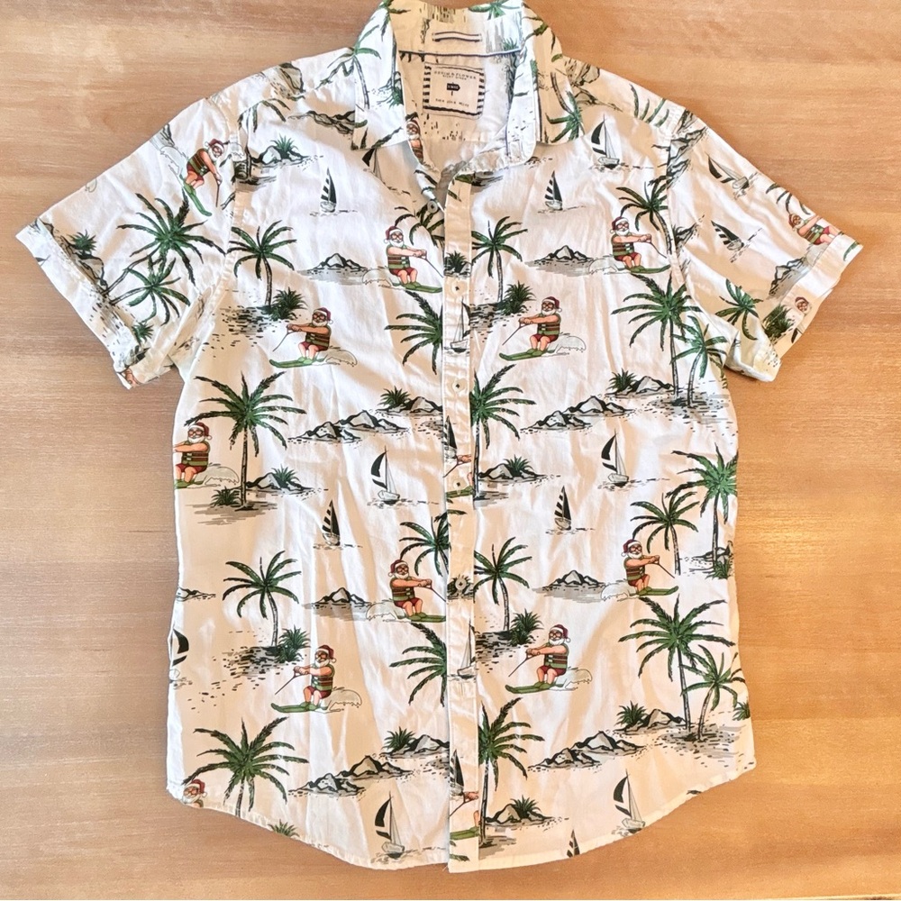 Denim & Flower by Ricky Singh White Short Sleeve Button-Up Waterskiing Santa, M
